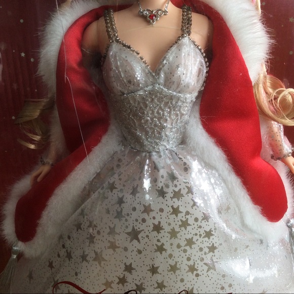 Holiday Celebration Barbie 2001 Special Edition - Picture 3 of 11